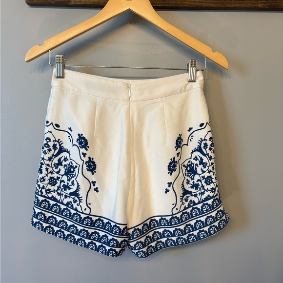 Dynamite High Waist White and Blue Shorts size XS - Picture 6 of 8